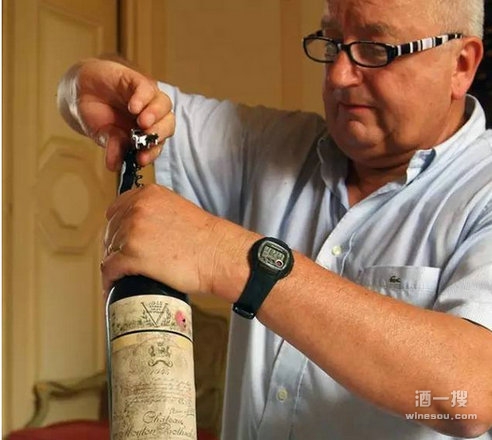 全世界喝过最多老年份葡萄酒的人，并被业界冠以Pape des vins anciens（老酒教皇）