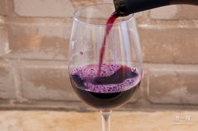 葡萄酒中主要的成分有哪些？