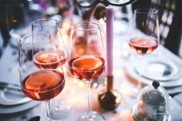 酿造桃红葡萄酒的主要葡萄品种有哪些？