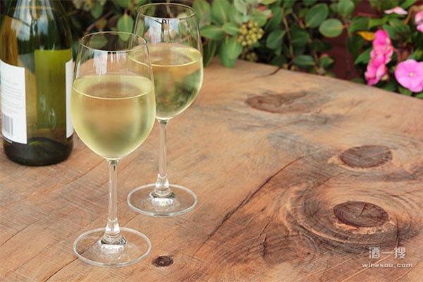 天然发酵法酿制白葡萄酒