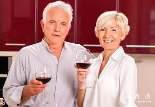 红葡萄酒到底能不能保护心脏呢？  