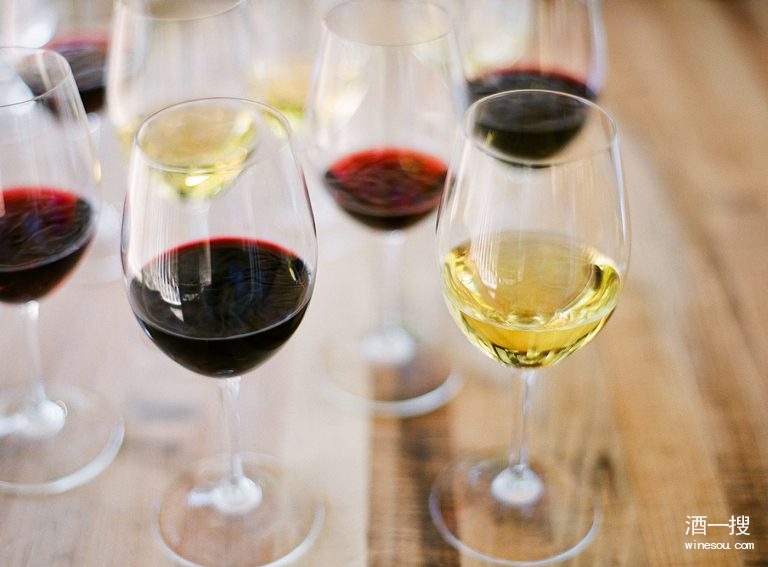 哪些因素会影响葡萄酒的酒体