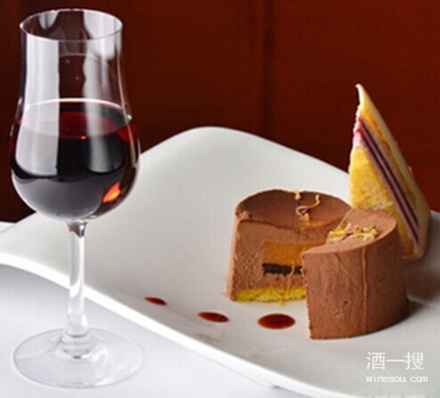 苏玳（Sauternes）贵腐甜白葡萄酒配姜饼蛋糕