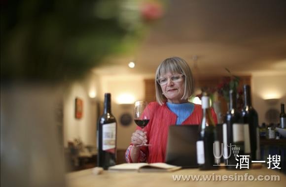 Jancis-Robinson-Tasting-Wine-and-Writting-Reviews-e1426551012473.jpg